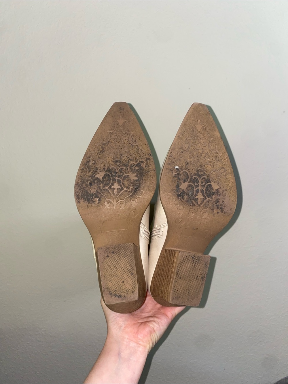 🎈Adorable Cream Cowboy boots! - Picture 9 of 10